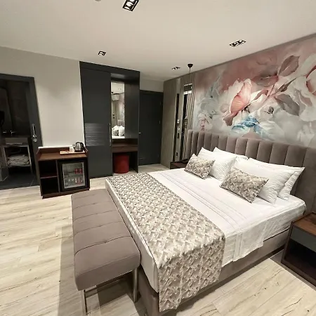 La Miel Hotel *