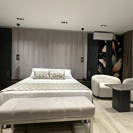 La Miel Hotel *