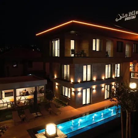 La Miel Hotel *