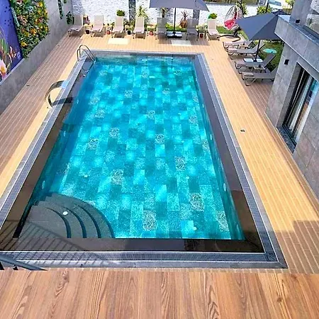 La Miel Hotel *